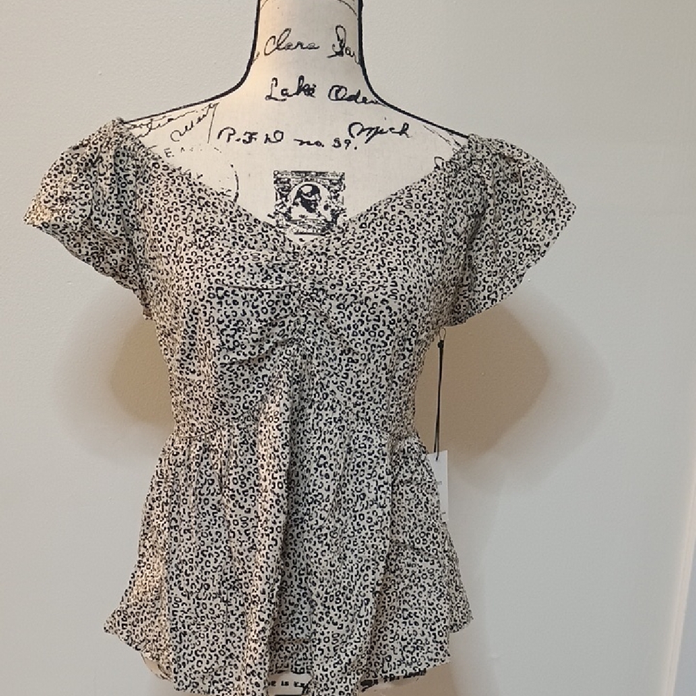 🐆Black and Cream Ruffled Flutter Sleeve Blouse